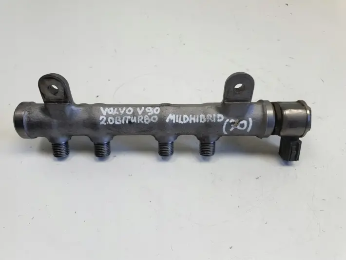 Volvo V90 II 2.0 D3 LISTWA WTRYSKOWA 31432834
