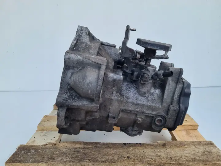 VW Passat B6 1.9 TDI SKRZYNIA BIEGÓW manualna JCR manual