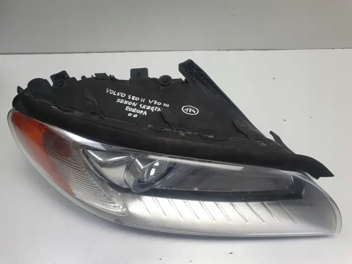 Volvo V70 III XC70 PRZEDNIA LAMPA PRAWA PRAWY PRZÓD XENON SKRĘTNY 31214169