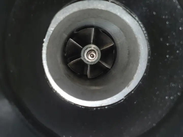 VW Golf V 1.9 TDI TURBOSPRĘŻARKA turbo 038253016K
