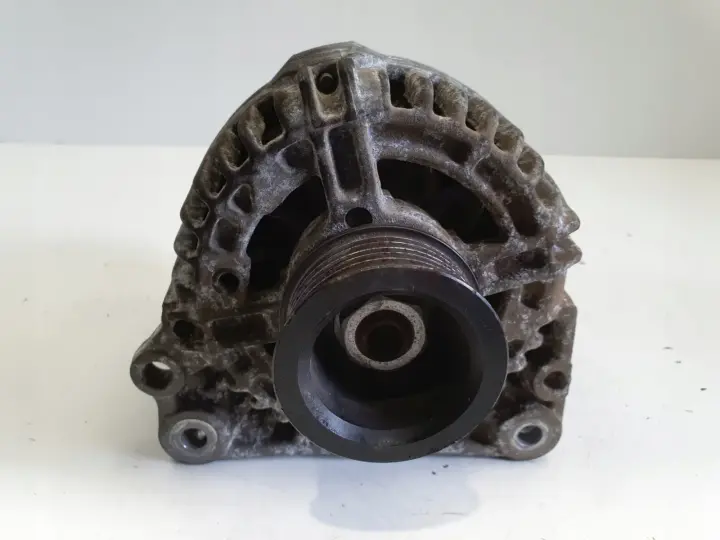 VW Touran 1.6 8V ALTERNATOR bosch 06A903026B 70A