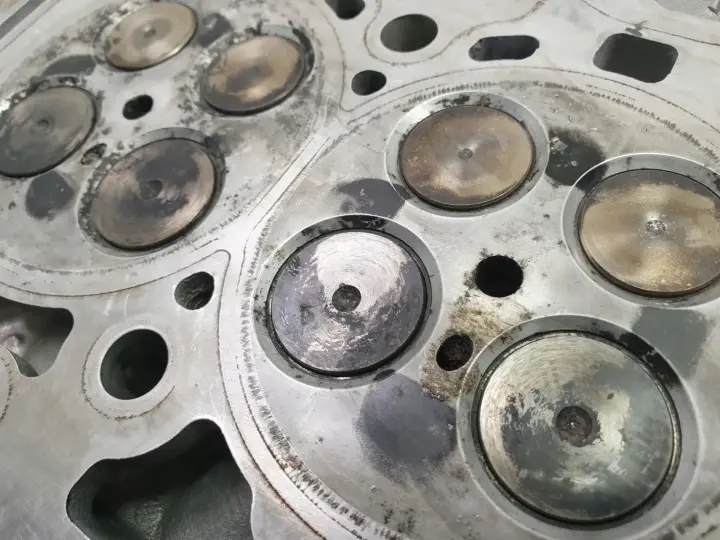 BMW F30 2.0 D GŁOWICA CYLINDRÓW wałki 85137090400