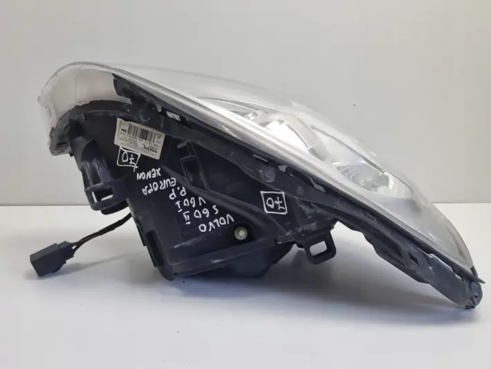 Volvo V60 S60 II PRZEDNIA LAMPA PRAWA prawy przód XENON 31299991