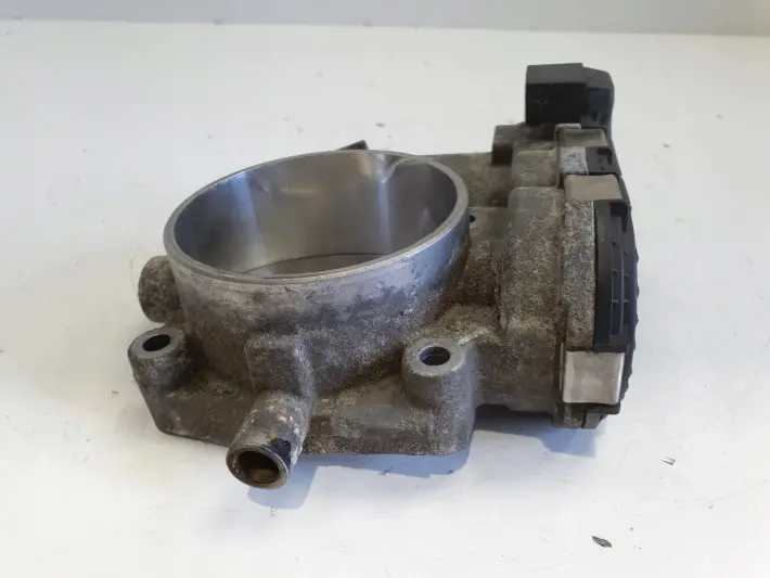 Mercedes W204 3.0 V6 PRZEPUSTNICA A1131410125