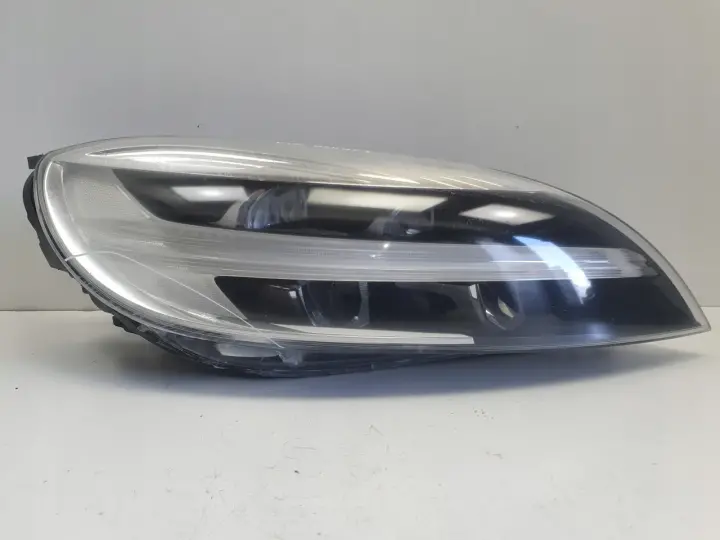 Volvo V40 II XC40 LIFT PRZEDNIA LAMPA PRAWA prawy przód LED 31420448