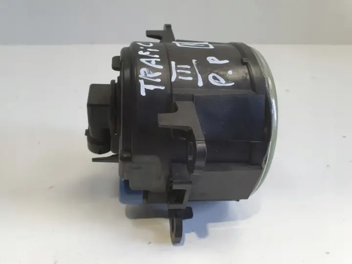 Renault Trafic III 14r- PRZEDNI HALOGEN PRAWY PRZÓD pasażera 261503971R