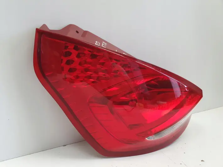 Ford Fiesta VII MK7 08-12r TYLNIA LAMPA LEWA LEWY TYŁ kierowcy 8A61-13405-A