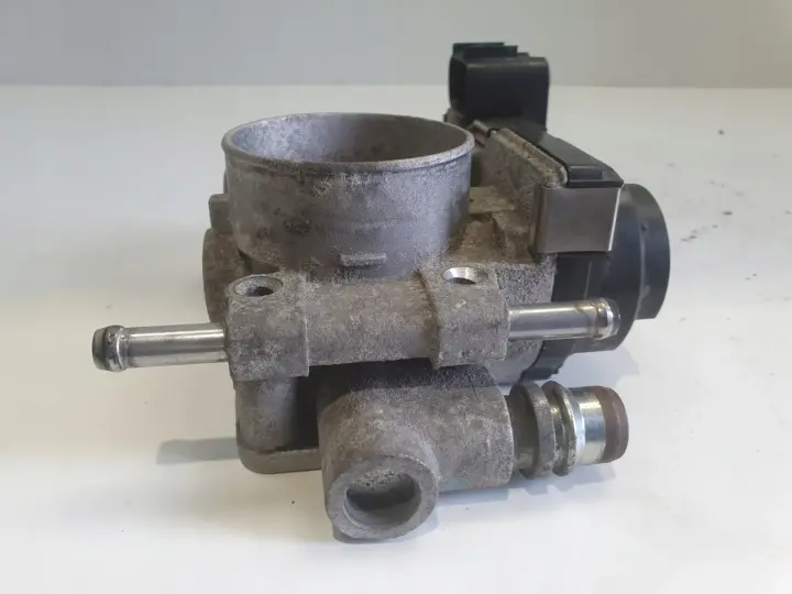 Opel Astra III H 1.6 16V PRZEPUSTNICA 055559227