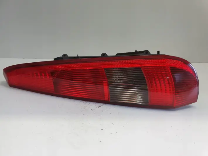Ford Fiesta MK5 MK6 5D 02-05r TYLNA LAMPA PRAWA prawy tył pasażera