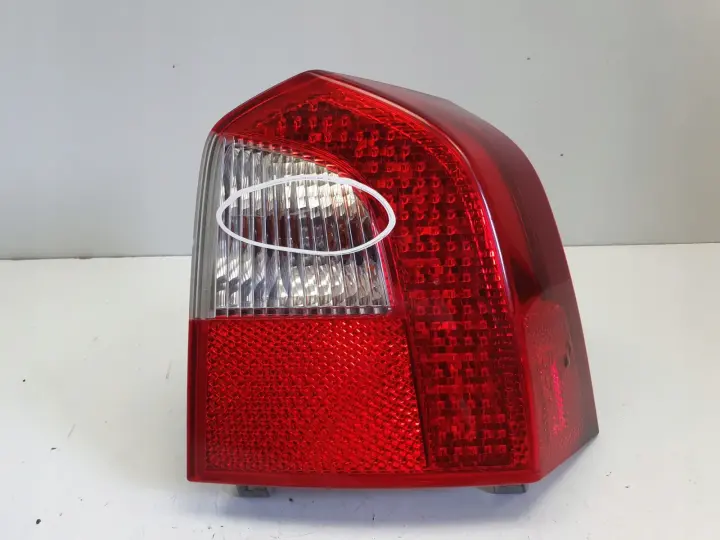 Volvo V70 III XC70 TYLNIA TYLNA LAMPA PRAWA prawy tył LED 30698984