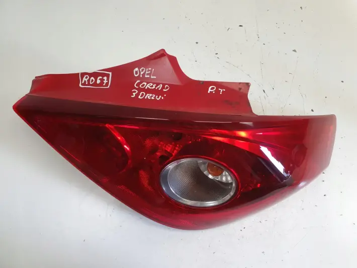 Opel Corsa D 3 drzwi TYLNA LAMPA PRAWA prawy tył pasażera 13211841
