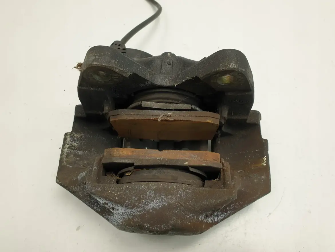 Mercedes W126 SEC 5.6 PRAWY ZACISK HAMULCOWY Przód