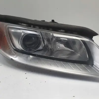 Volvo V70 III XC70 PRZEDNIA LAMPA PRAWA PRAWY PRZÓD XENON SKRĘTNY 31214169