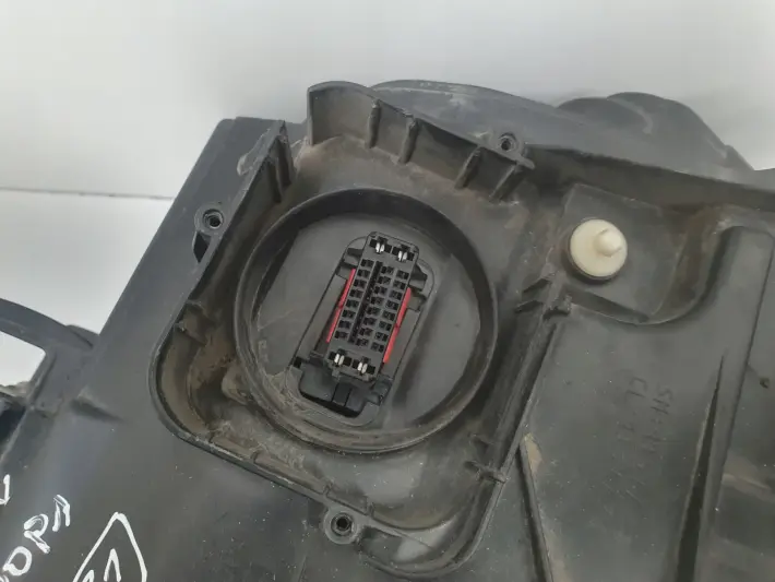 Volvo V60 S60 II LIFT PRZEDNIA LAMPA LEWA lewy przód XENON SKRĘTNY 31353284