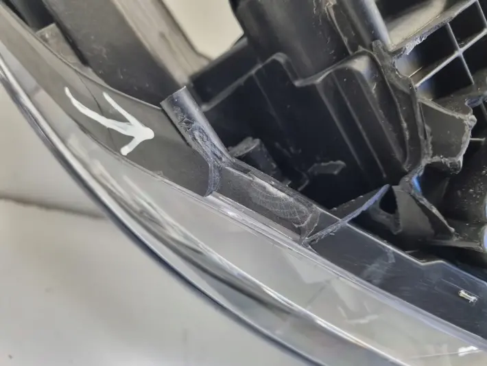 Renault Kadjar PRZEDNIA LAMPA LEWA lewy przód LED EUROPA 260600479R