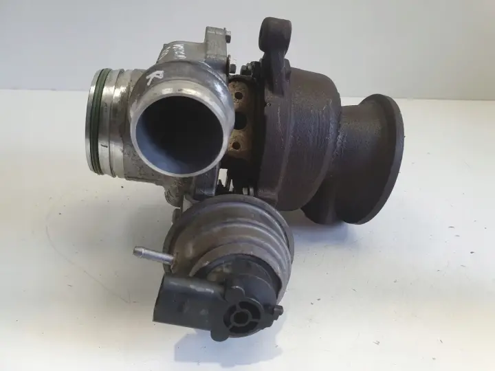 Volvo V40 II 2.0 D3 TURBOSPRĘŻARKA turbo 31380131