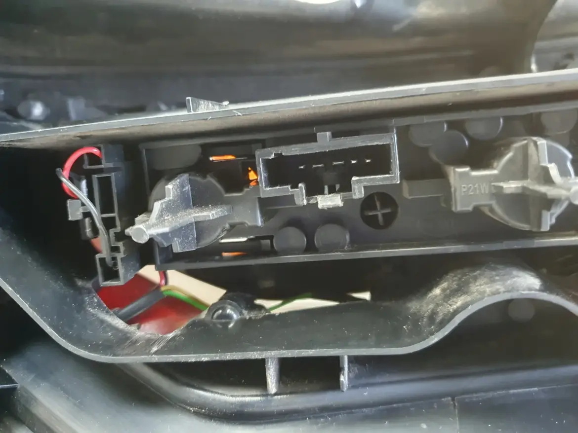 Citroen C4 Grand Picasso I 06-13r TYLNA TYLNIA LAMPA PRAWA PRAWY TYŁ