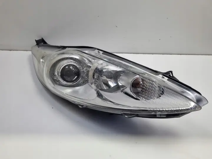 Ford Fiesta MK7 08-17r PRZEDNIA LAMPA PRAWA PRAWY PRZÓD 8A61-13W029-DG
