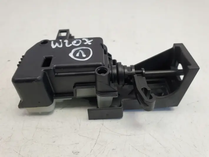 Mercedes W207 Coupe SIŁOWNIK KLAPKI WLEWU PALIWA