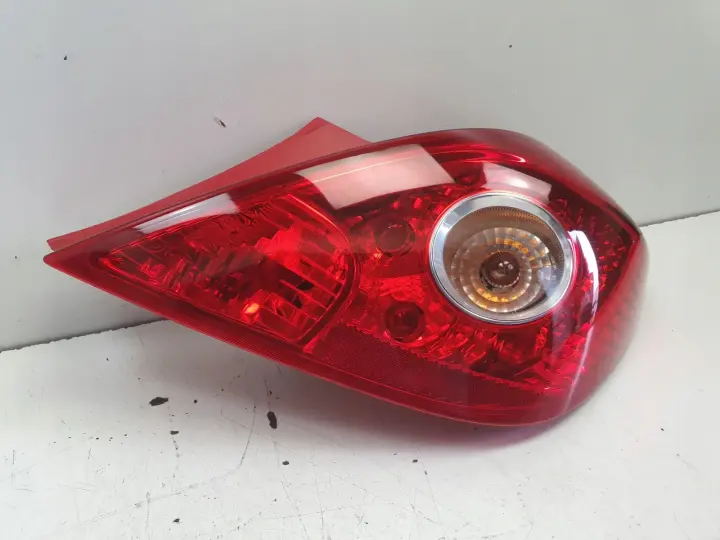 Opel Corsa D 3D 06-14r TYLNA TYLNIA LAMPA PRAWA PRAWY TYŁ 13211841 89038963