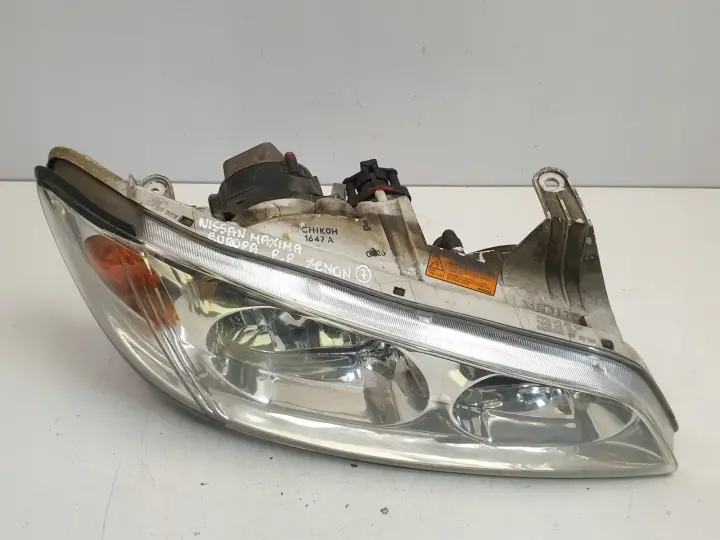 Nissan Maxima V A33 PRZEDNIA LAMPA PRAWA przód