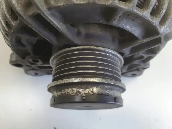Audi A4 B6 1.9 TDI ALTERNATOR Valeo 028903031A 120A