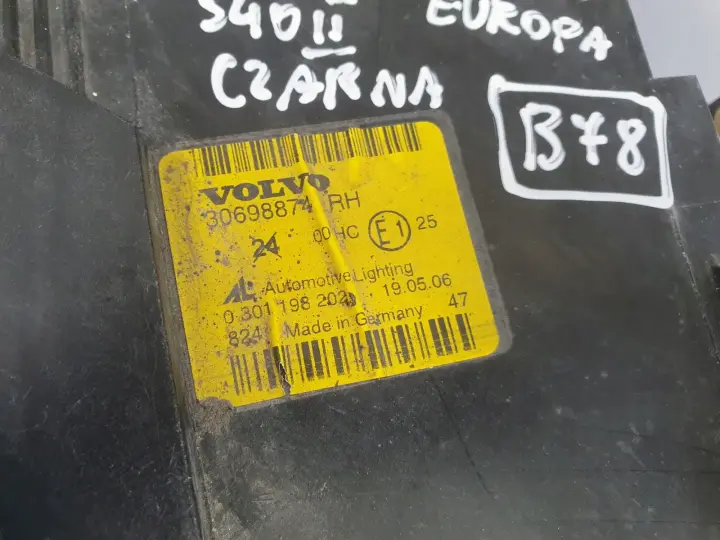 Volvo V50 S40 II PRZEDNIA LAMPA PRAWA prawy przód EUROPA ŁADNA 30698874