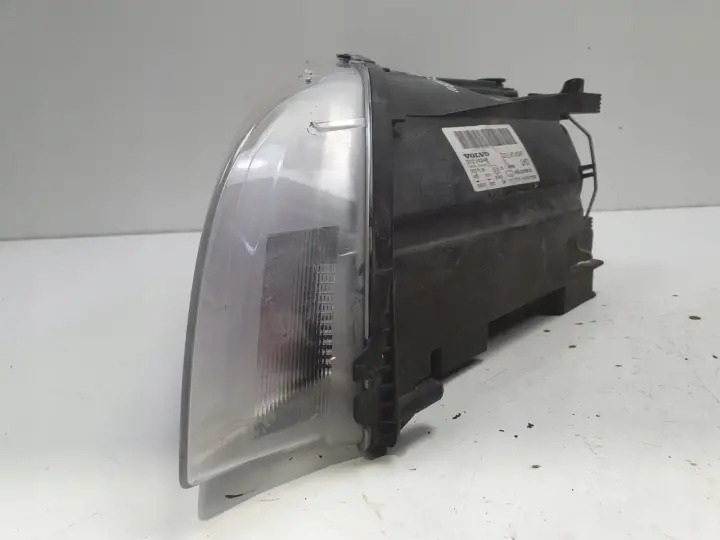 Volvo V70 III XC70 S80 II XENON PRZEDNIA LAMPA PRAWA prawy przód 31214348