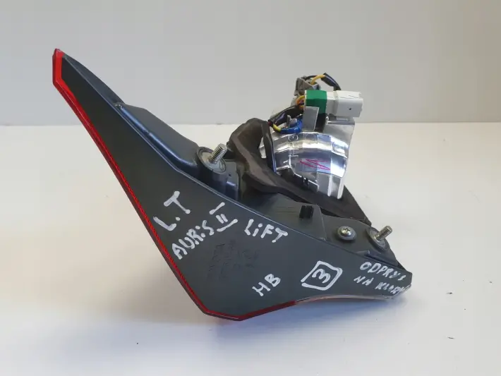 Toyota Auris II lift HB TYLNA LAMPA LEWA lewy tył kierowcy w klapę 02-344