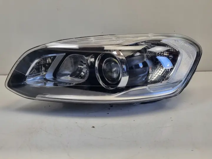 Volvo XC60 LIFT XENON SKRĘTNY PRZEDNIA LAMPA LEWA lewy przód 31420249