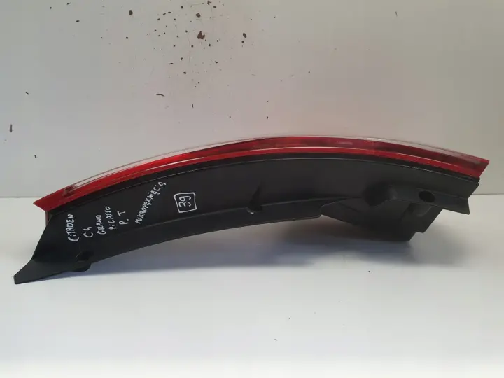 Citroen C4 Grand Picasso I 06-13r TYLNA TYLNIA LAMPA PRAWA PRAWY TYŁ