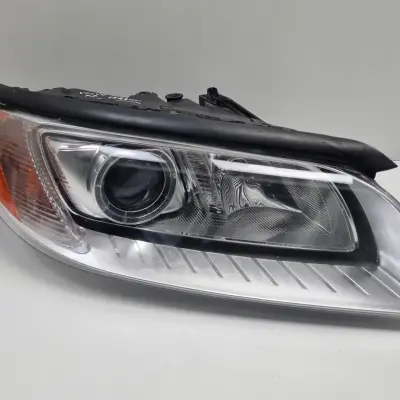 Volvo V70 III S80 II PRZEDNIA LAMPA PRAWA prawy przód XENON SKRĘTN 31283916