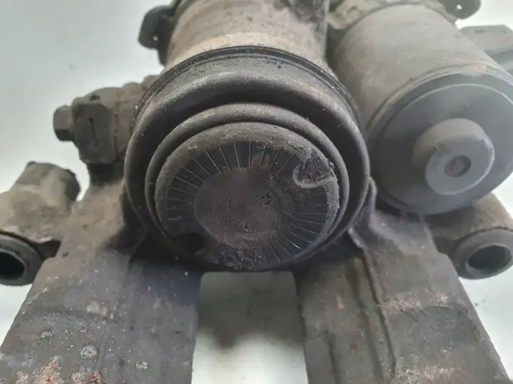 Volvo XC60 II XC90 II TYLNY ZACISK HAMULCOWY prawy tył 31687555 32217364