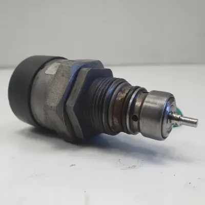 Volvo V70 III XC70 II 2.4 D5 CZUJNIK PALIWA zawór 0281002990