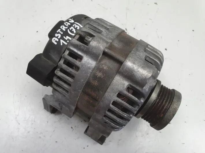Opel Astra IV J 1.4 T turbo ALTERNATOR 13581885 100A