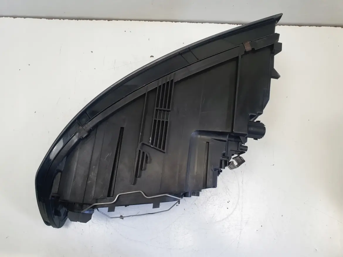 Volvo S40 II V50 LIFT PRZEDNIA LAMPA PRAWA PRAWY PRZÓD europa 31265699