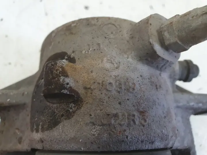 Mercedes W204 PRZEDNI ZACISK HAMULCOWY prawy przód PASAŻERA 295x28