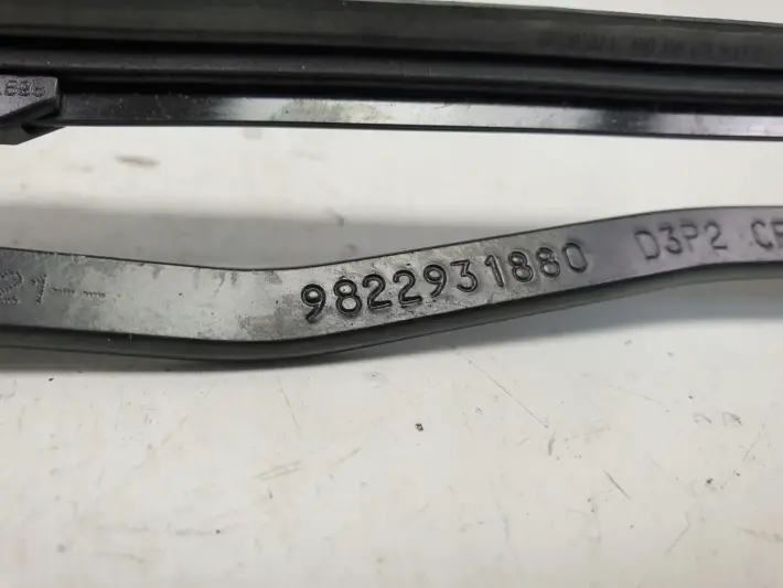 Opel Corsa F PRAWE RAMIE WYCIERACZKI przód