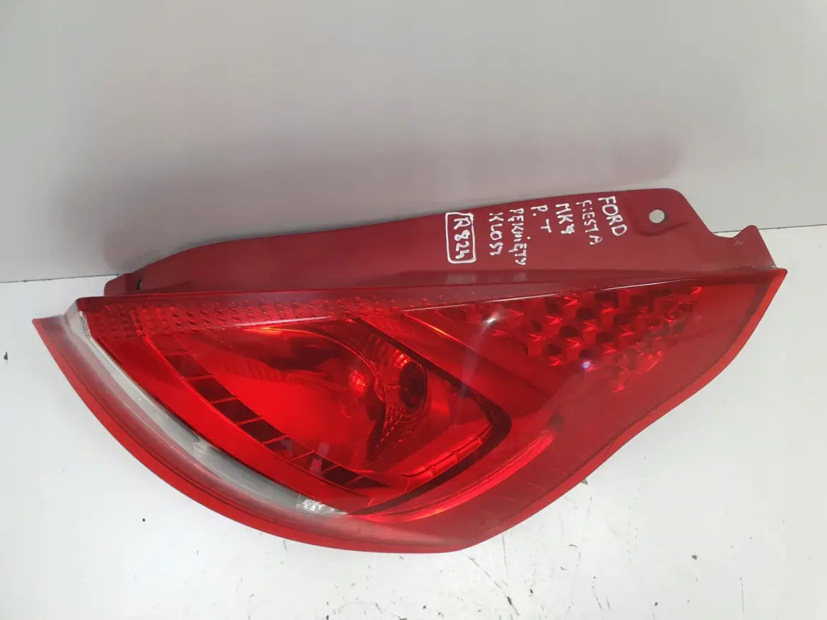 Ford Fiesta MK6 VI MK7 VII 08-12r TYLNA LAMPA PRAWA prawy tył pasażera