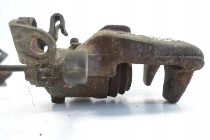 Audi A4 B7 Cabrio TYLNY PRAWY ZACISK HAMULCOWY tył