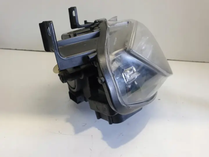 BMW X6 E71 PRZEDNIA LAMPA PRAWA przód 7179858