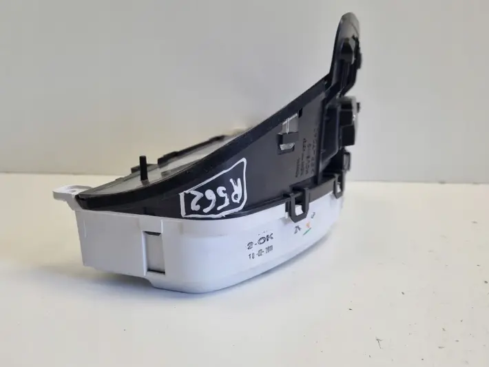 Volvo XC60 V60 S60 II 1.6 D2 diesel LICZNIK ZEGARY Europa 31327582AA