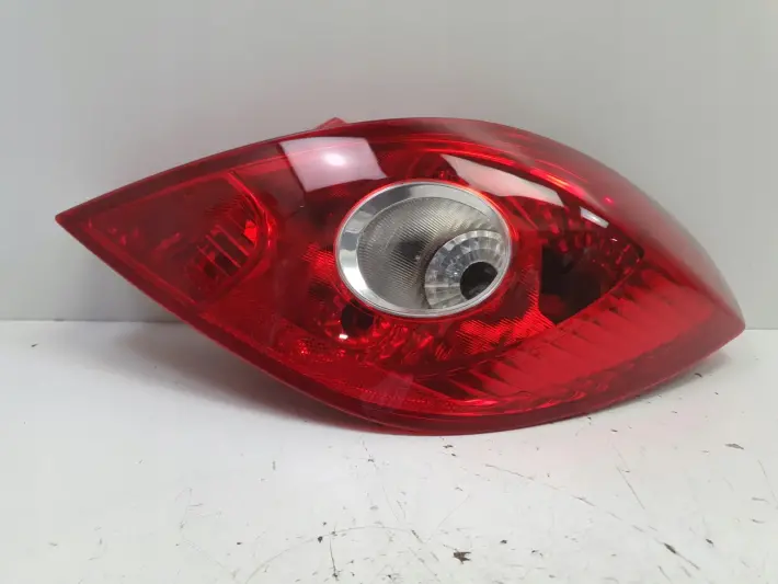 Opel Corsa D 3 drzwi TYLNA LAMPA PRAWA prawy tył pasażera 13269051