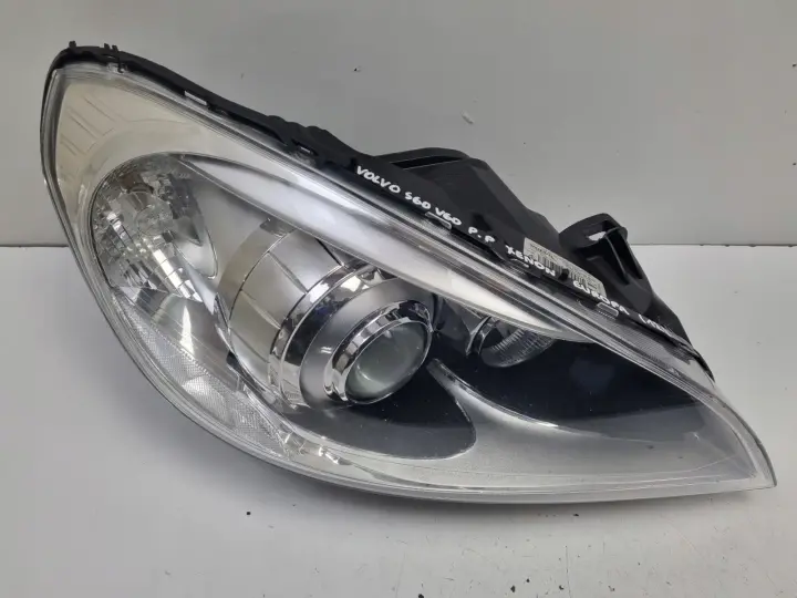 Volvo V60 S60 II PRZEDNIA LAMPA PRAWA prawy przód XENON EUROPA 31299991