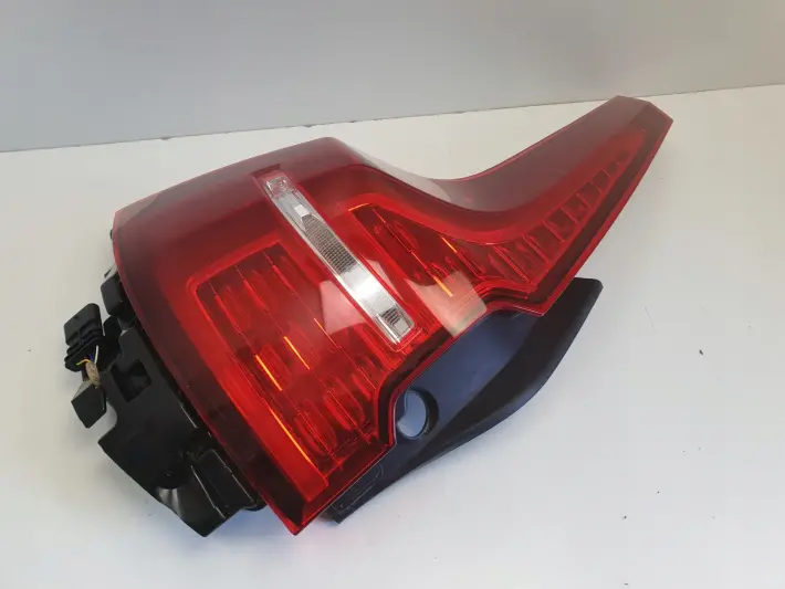 Volvo V60 II 18-24r TYLNIA TYLNA LAMPA LEWA lewy tył 32291358