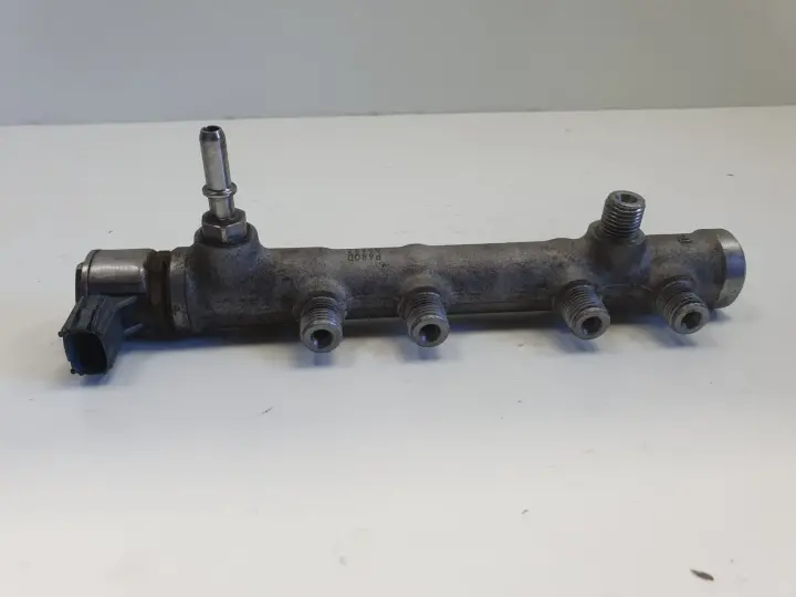 Volvo V90 II 2.0 D3 LISTWA WTRYSKOWA 31432834