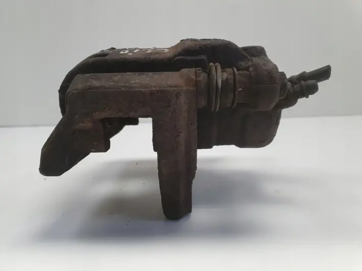 Renault Clio IV LEWY PRZEDNI ZACISK HAMULCOWY przód kierowcy L.P