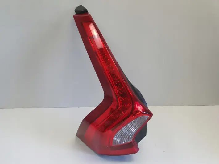 Volvo V60 I 10-18r TYLNIA TYLNA LAMPA LEWA lewy tył 31214963