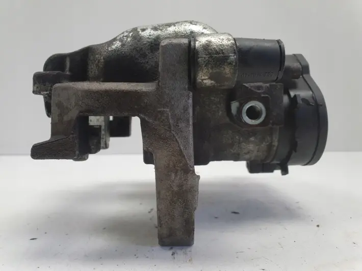 Volvo V60 XC60 II TYLNY ZACISK HAMULCOWY prawy tył P32301468