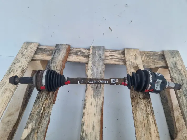 Toyota Urban Cruiser 1.4 D4D LEWA PRZEDNIA PÓŁOŚ półośka lewy przód